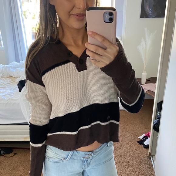 RVCA Tops - Rvca collared brown long sleeve knit decisive